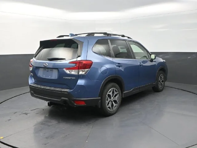 Used 2021 Blue Subaru Premium image 8
