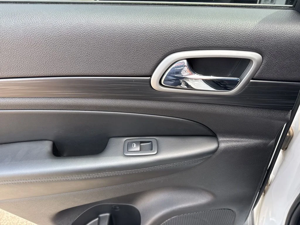 Used 2020 Bright White Clearcoat Jeep Laredo image 34