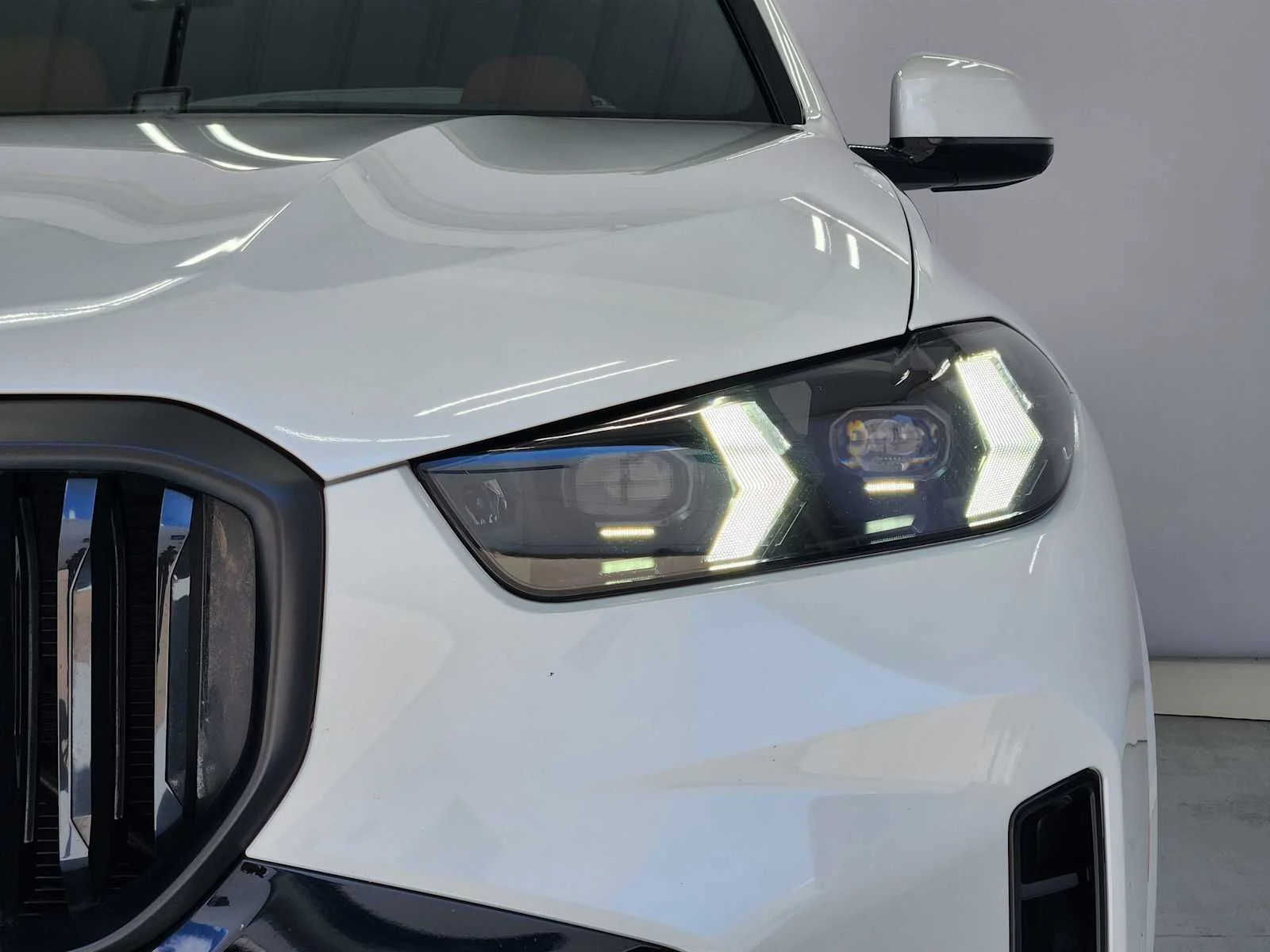 Certified Used 2026 Mineral White Metallic BMW xDrive40i image 5