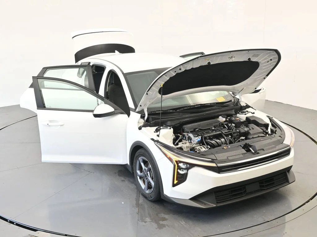 2025 Kia K4 LXS - Photo 37