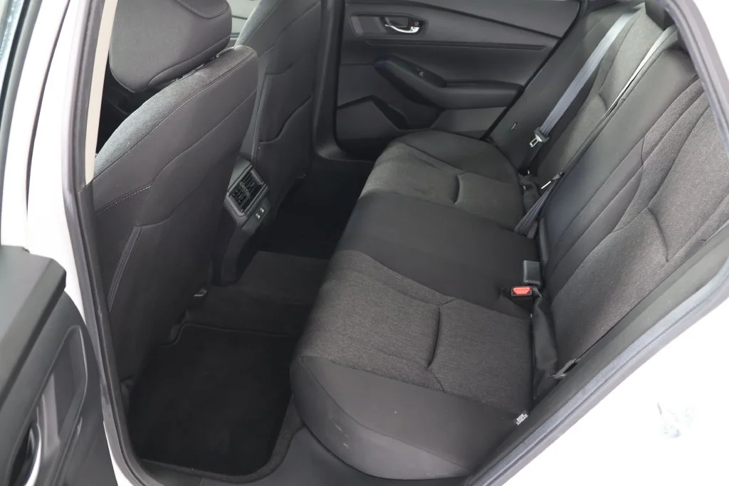 Used 2026 Platinum White Pearl Honda SE image 21
