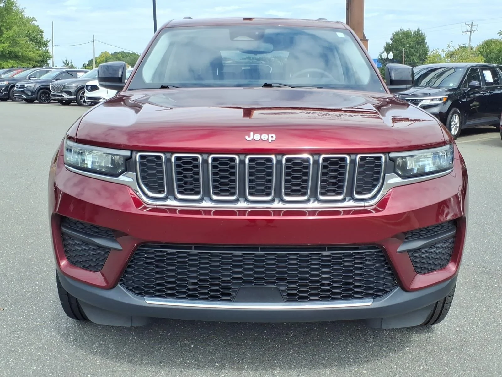 Used 2023 Velvet Red Pearlcoat Jeep Laredo image 13