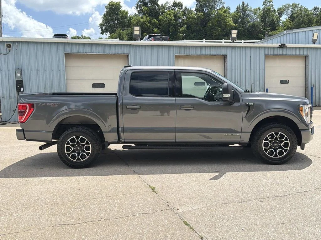 Used 2023 Gray Ford XLT image 3