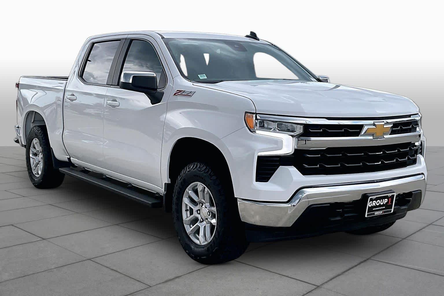 Used 2023 Summit White Chevrolet LT image 3