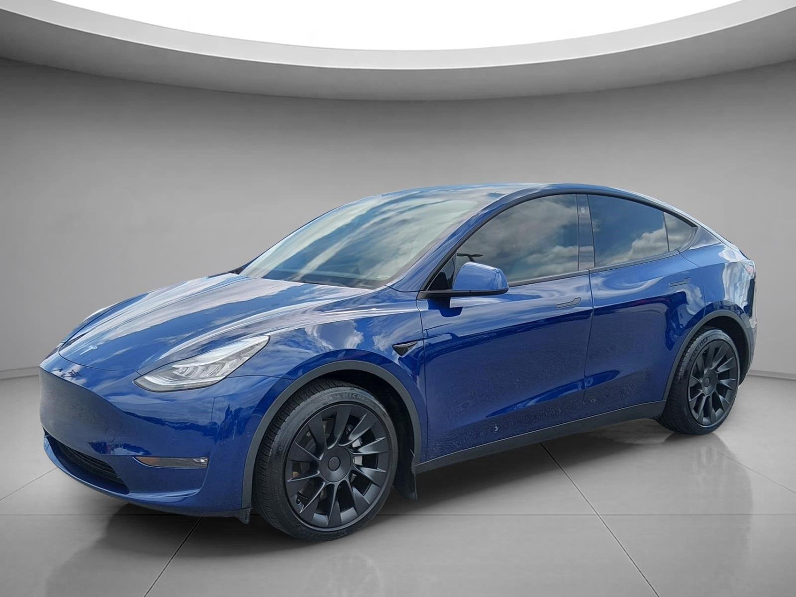 Used 2021  Tesla Long Range image 1