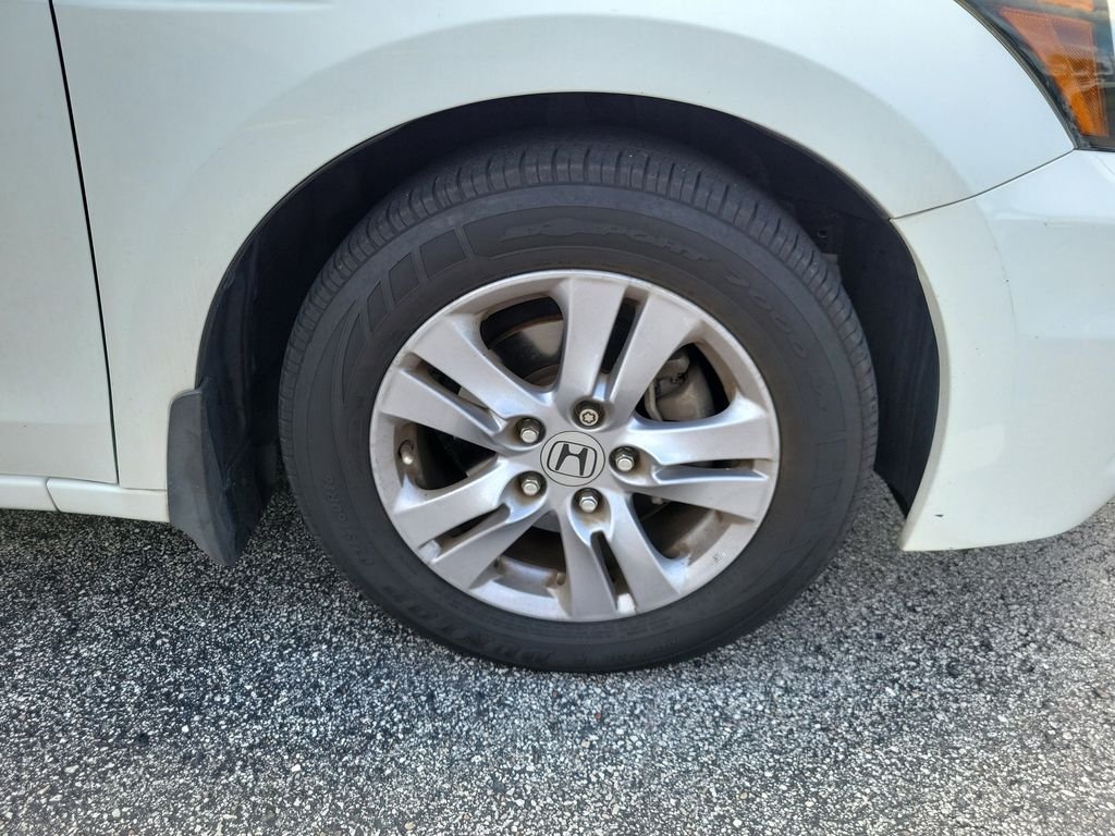 Used 2012 White Orchid Pearl Honda SE image 9