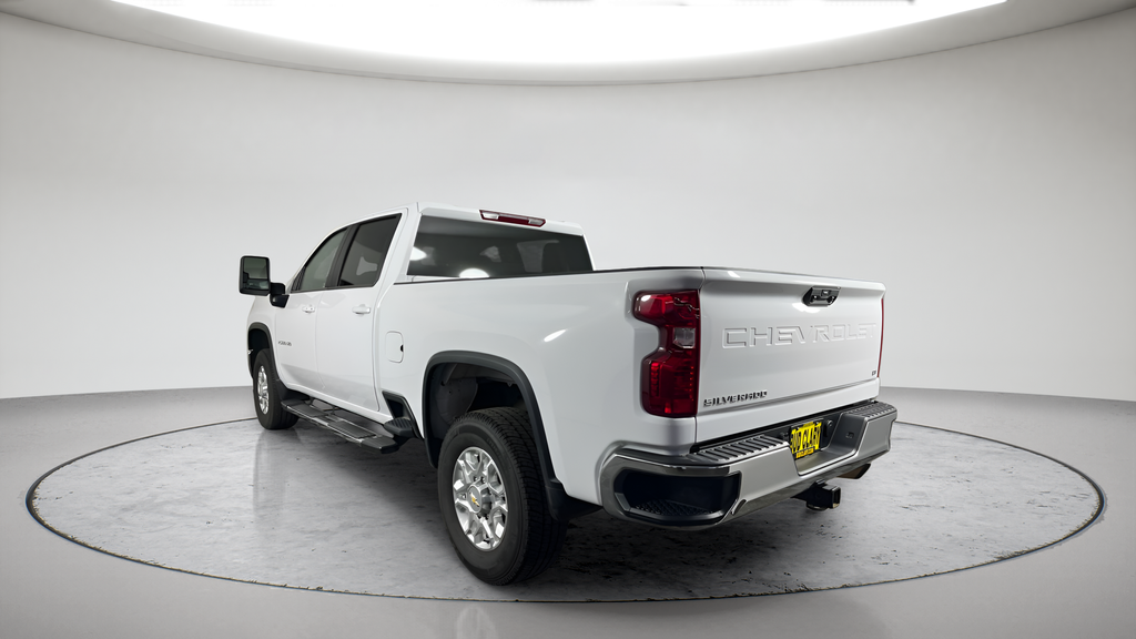 Used 2025 Summit White Chevrolet LT image 5