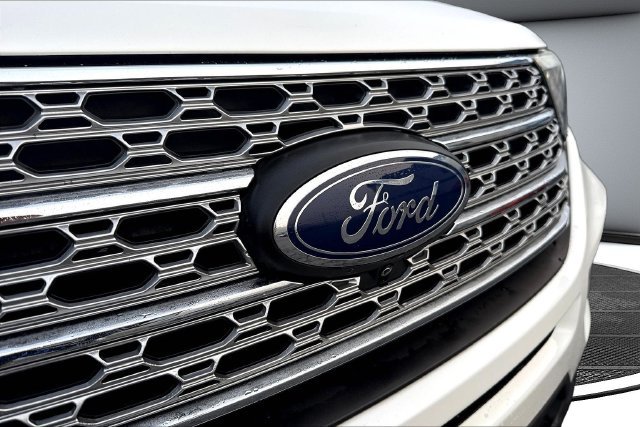 Used 2020 White Ford Limited image 34