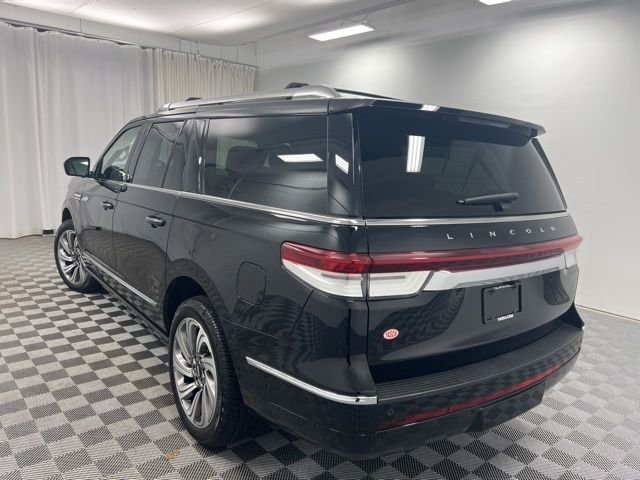 Used 2023 Black Lincoln L Reserve image 6