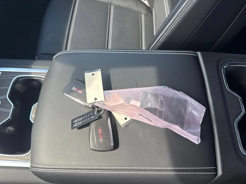 Used 2026 Deep Ocean Metallic GMC Denali Extended Range image 29