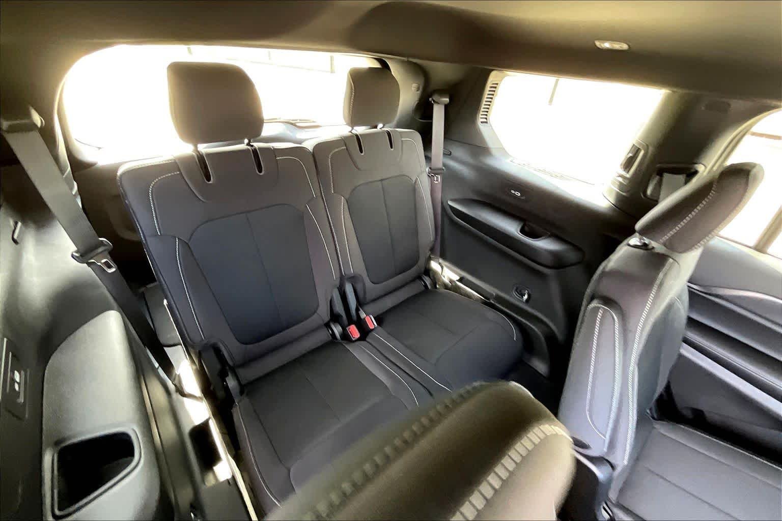 New 2025 Diamond Black Crystal Pearl-Coat Exterior Paint Jeep Laredo X image 22