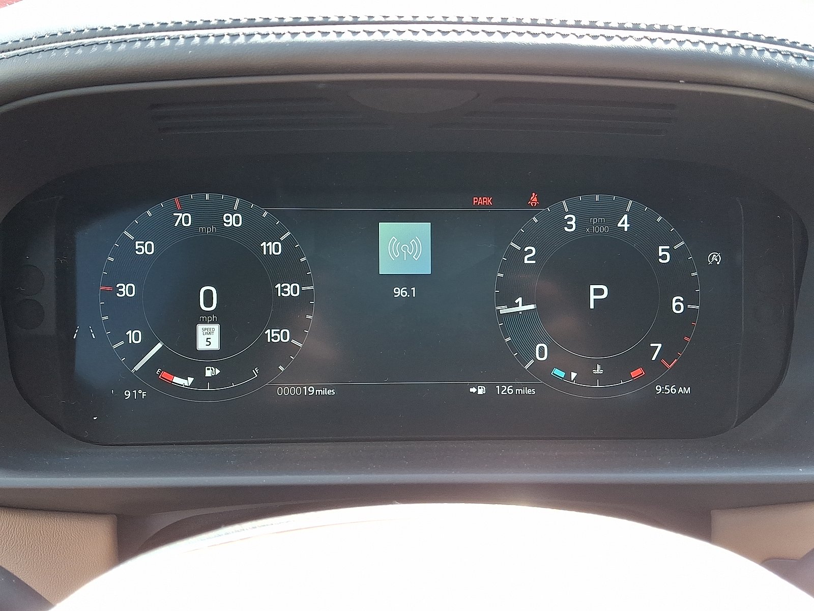New 2026 Charente Grey Premium Metallic - 1DN Land Rover Tempest Edition image 7