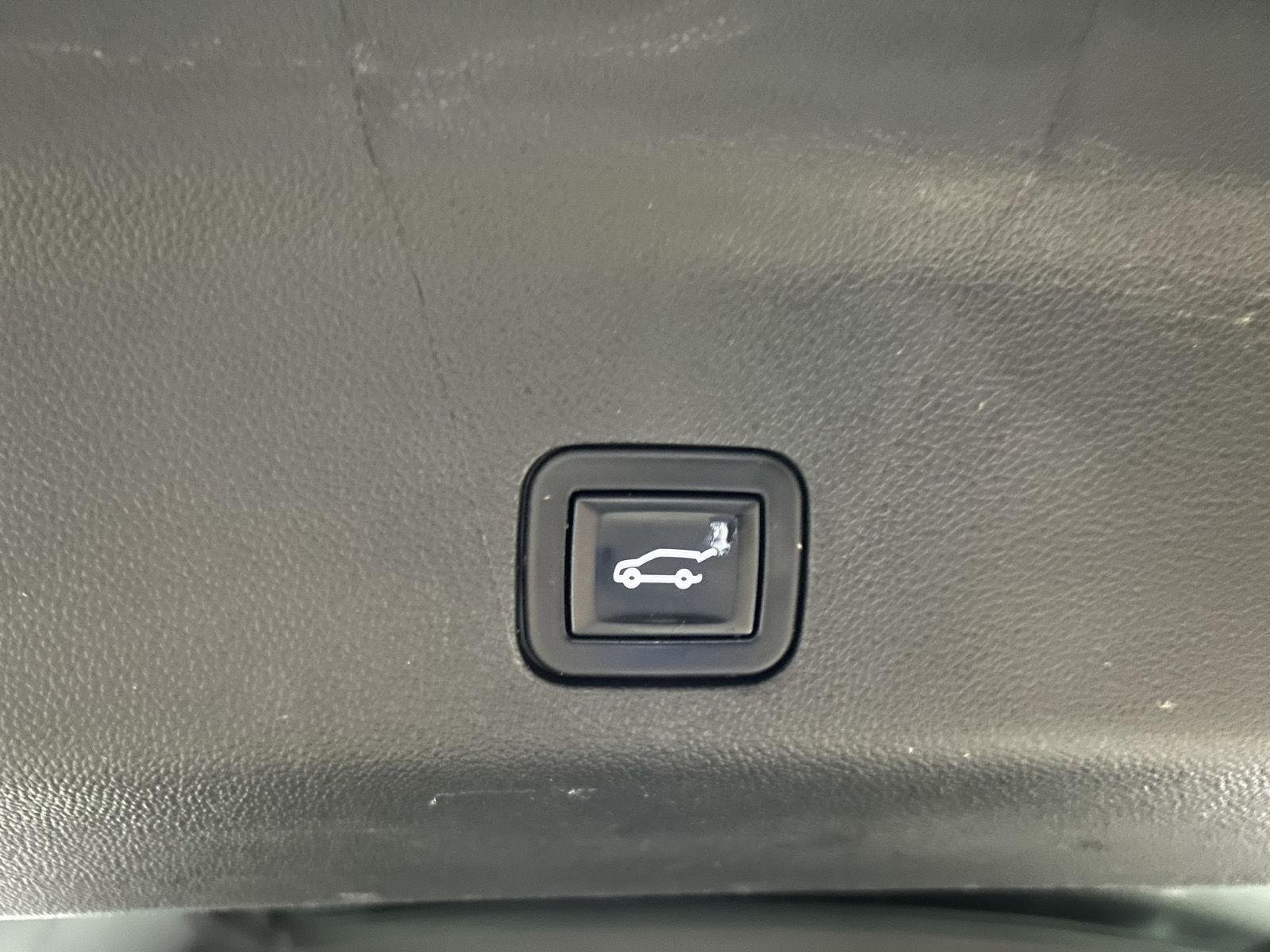 Used 2023 Onyx Black GMC SLT image 9