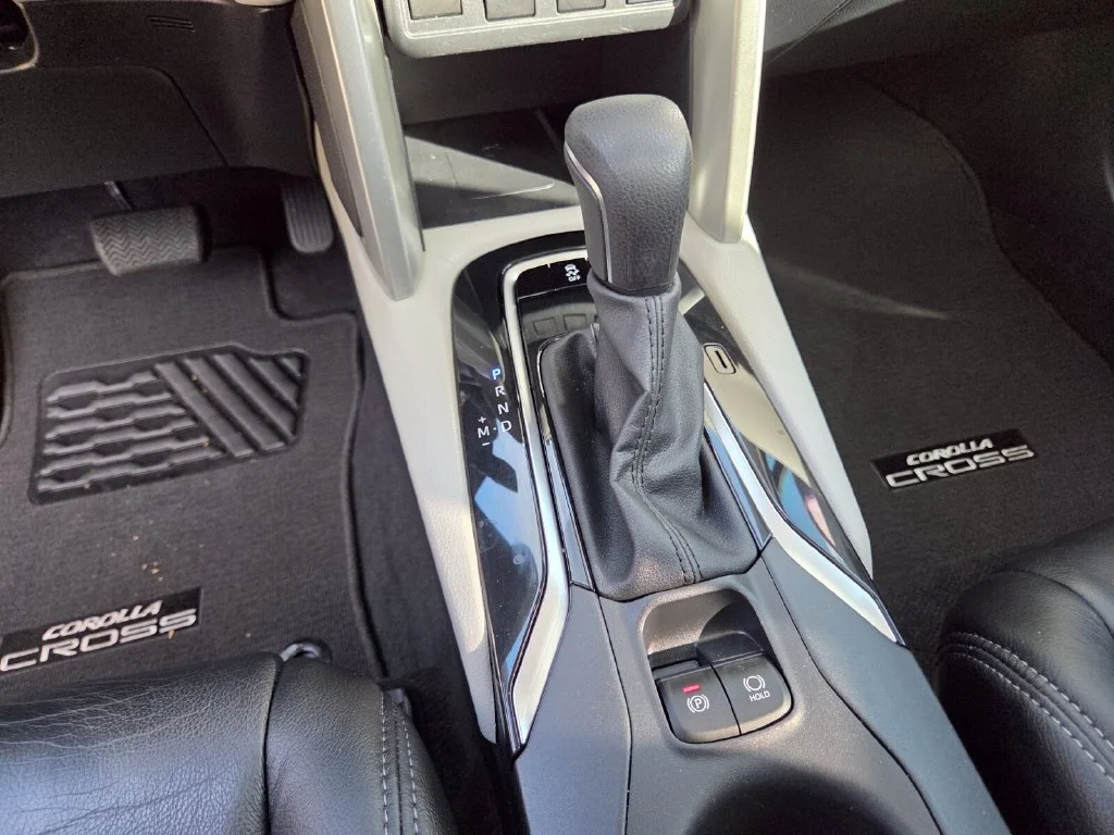Certified Used 2022 Silver Toyota LE image 27