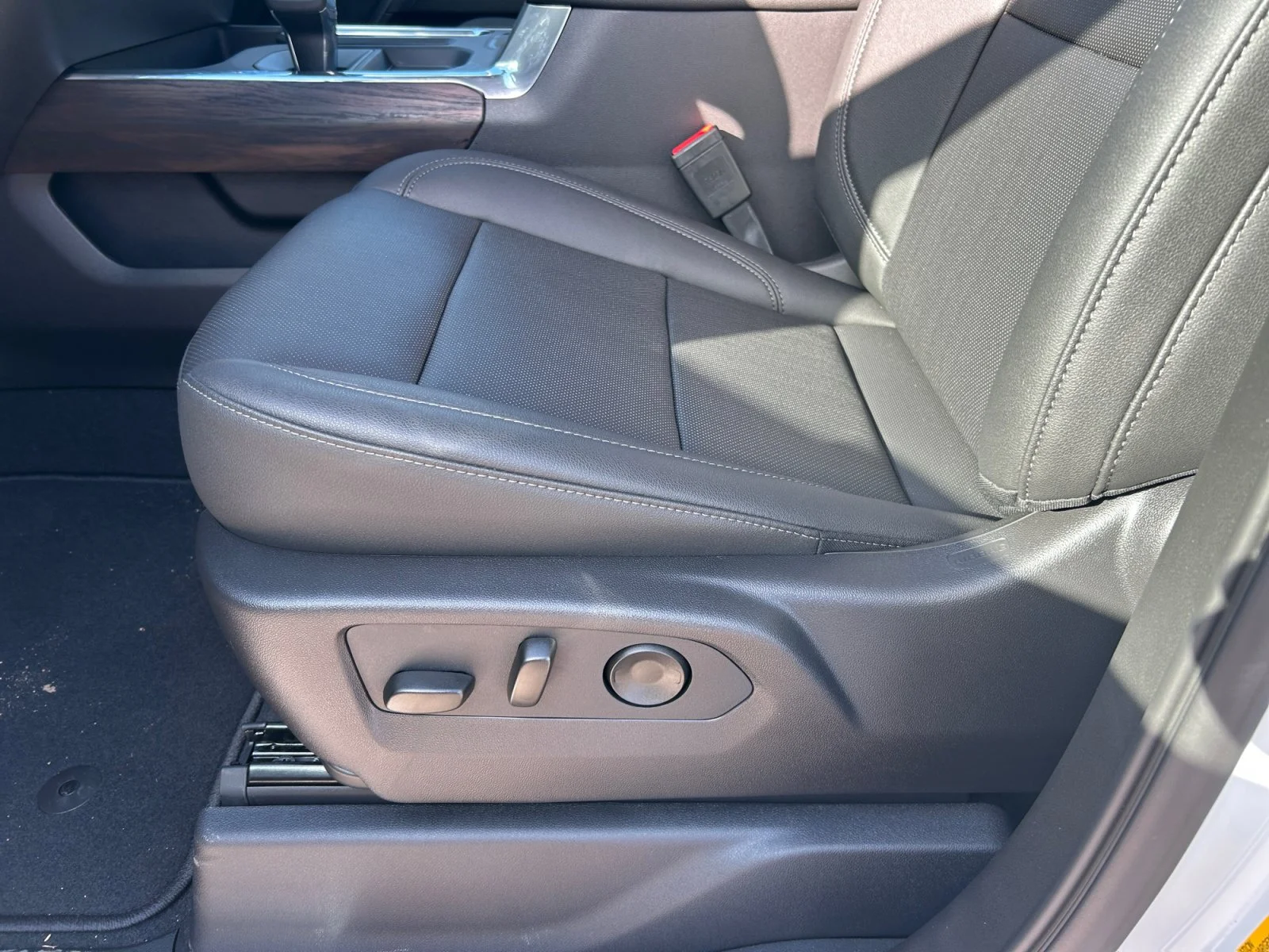 New 2026 Summit White GMC SLT image 15