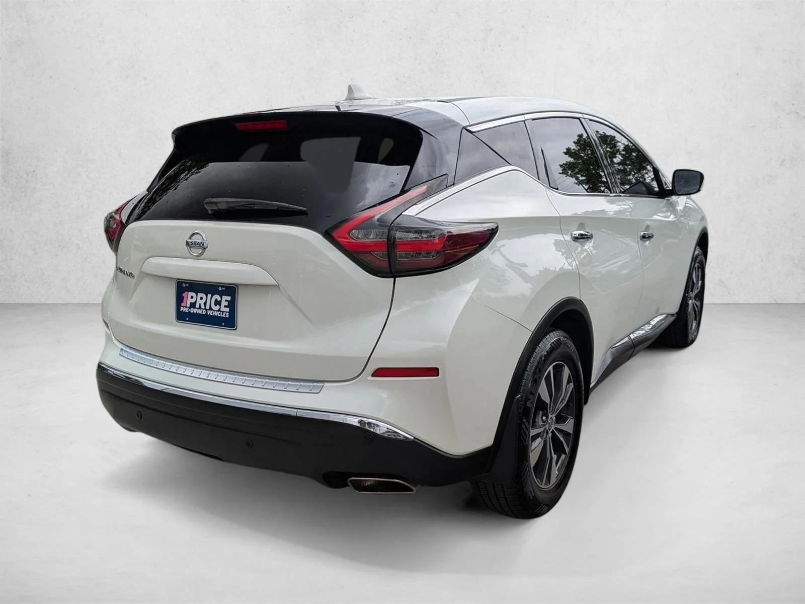 Used 2020 Pearl White Tricoat Nissan S image 5