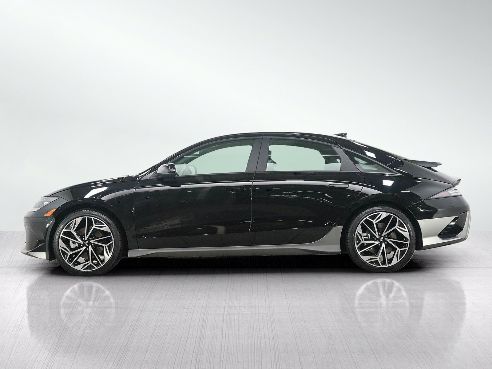 Used 2023 Onyx Black Hyundai SEL AWD image 2