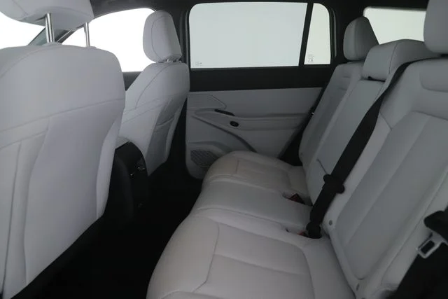 New 2026 Bright White Clear-Coat Exterior Paint Jeep Limited image 26