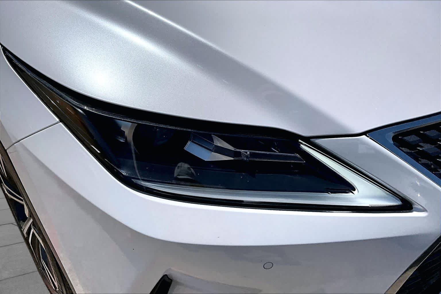Used 2020 Eminent White Pearl Lexus  image 28