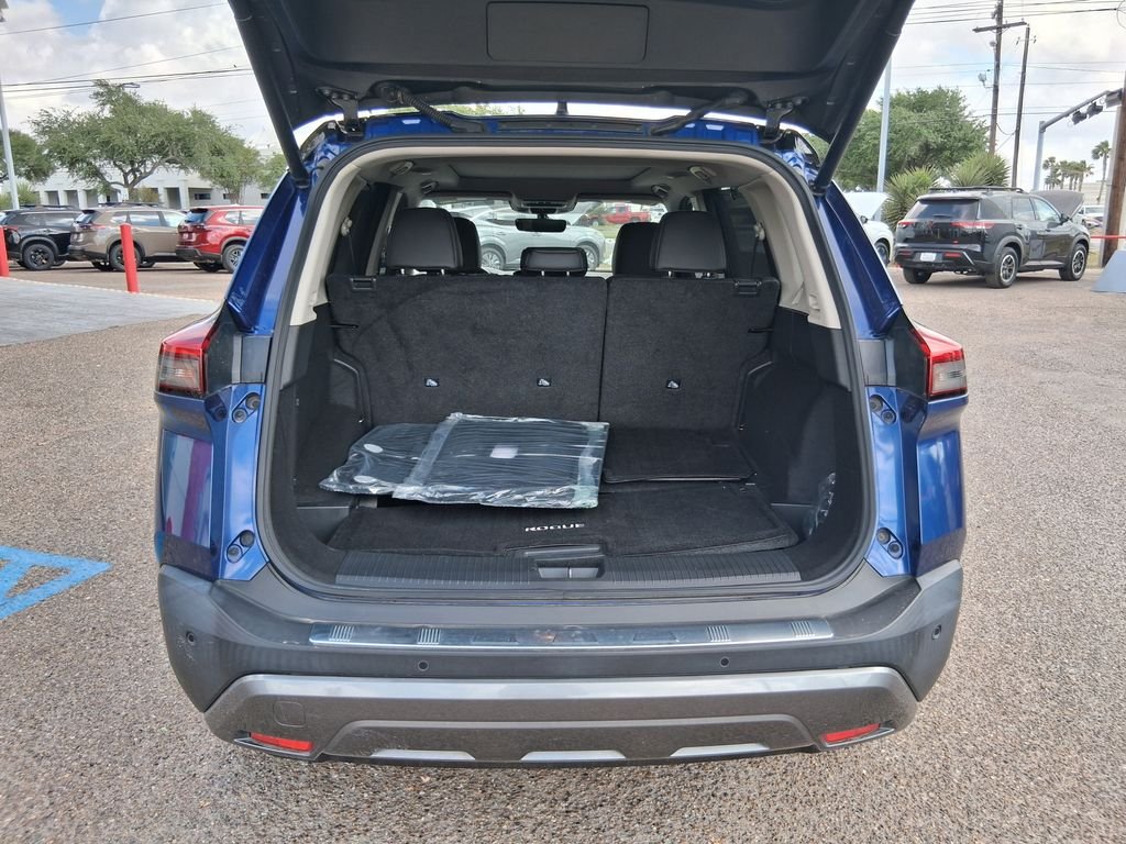 Used 2023 Blue Nissan SL image 6
