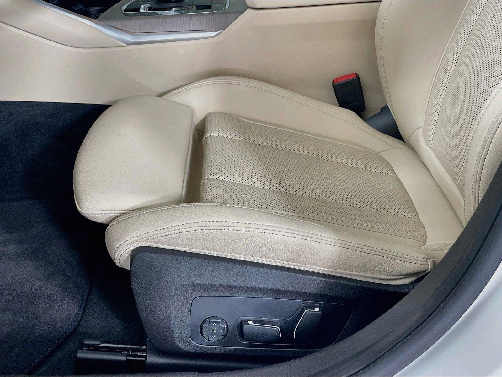 Used 2025 Mineral White Metallic BMW 330i xDrive image 22