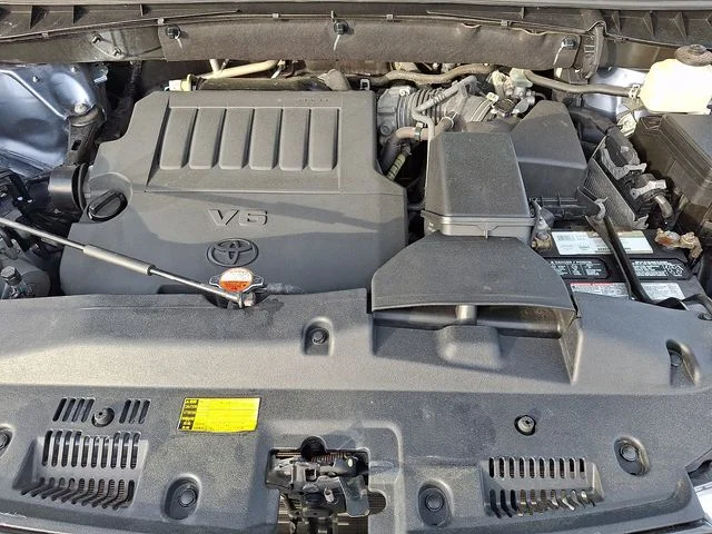 Used 2016 Blue Toyota XLE V6 image 27