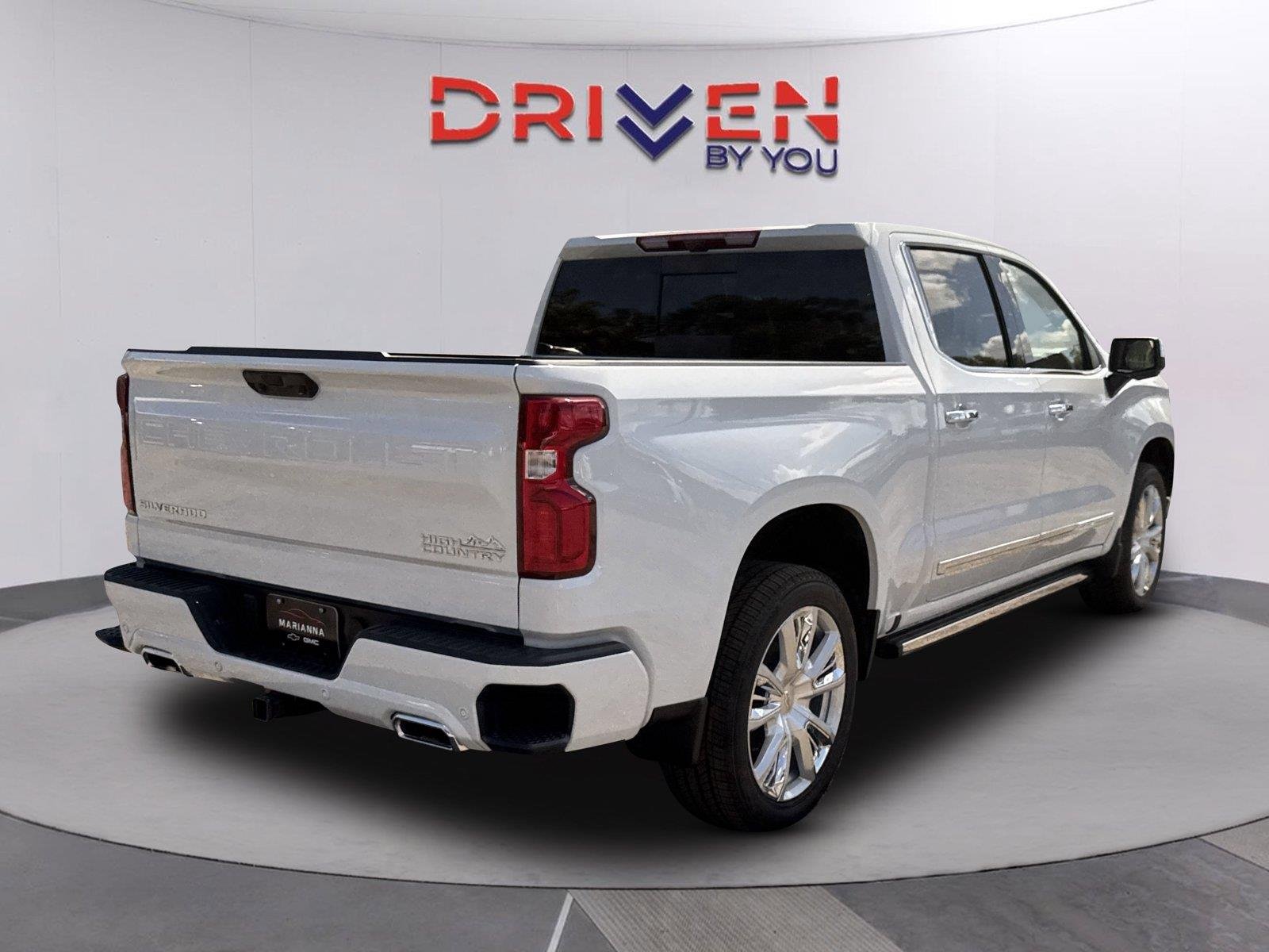 New 2026 Polar White Tricoat Chevrolet High Country image 4