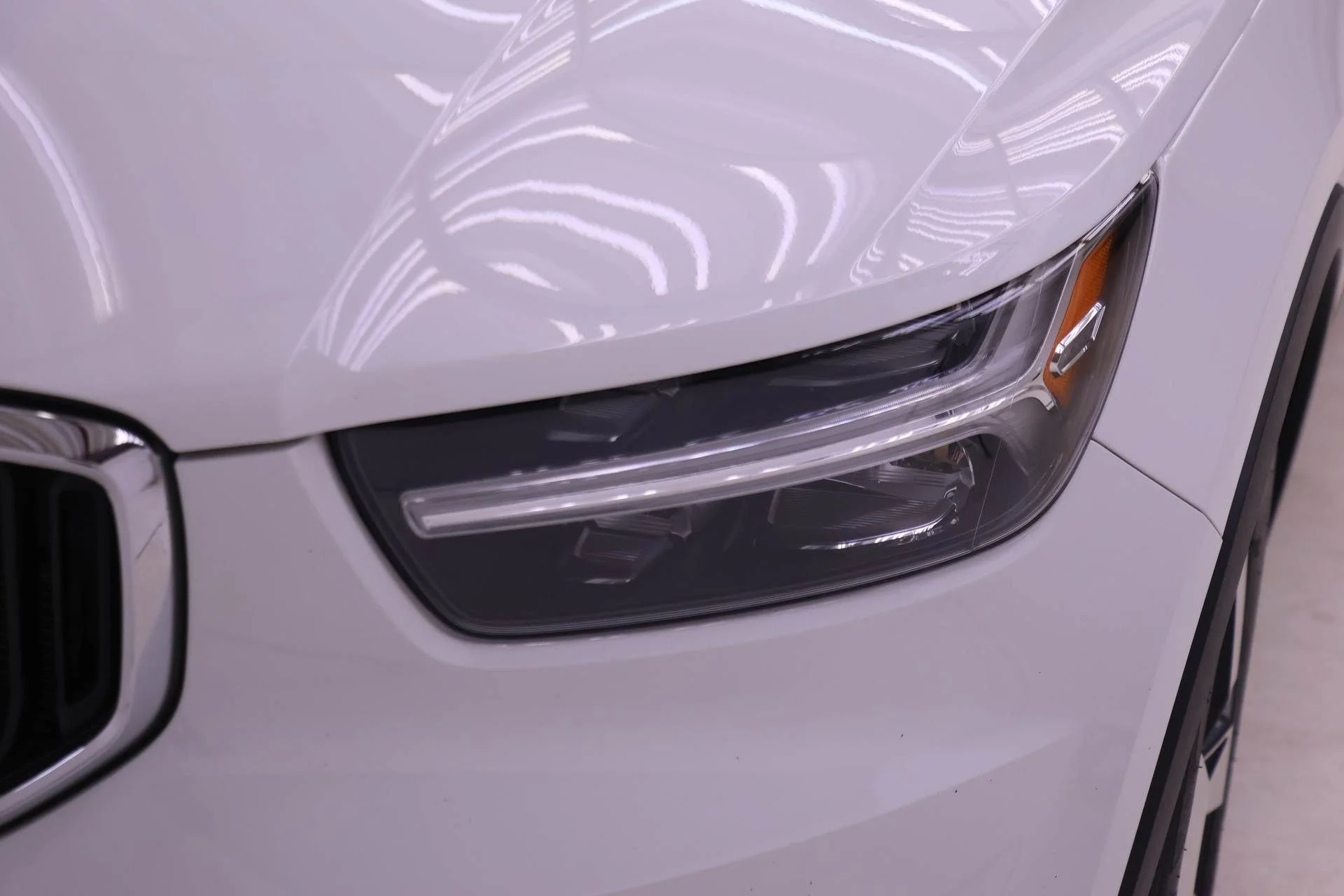 Used 2019 White Volvo Momentum image 25