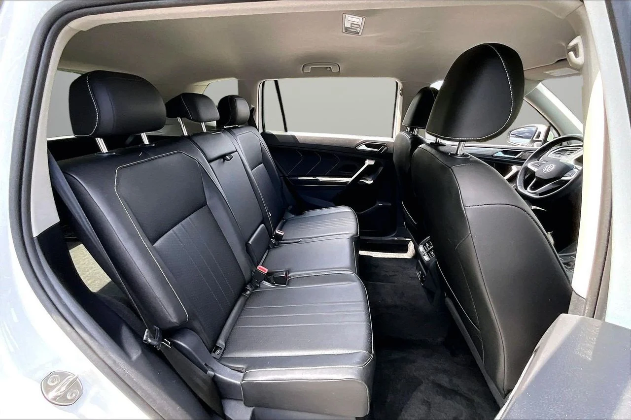 Certified Used 2023  Volkswagen 2.0T SE image 23