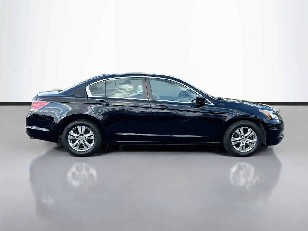 Used 2011 Crystal Black Pearl Honda SE image 8