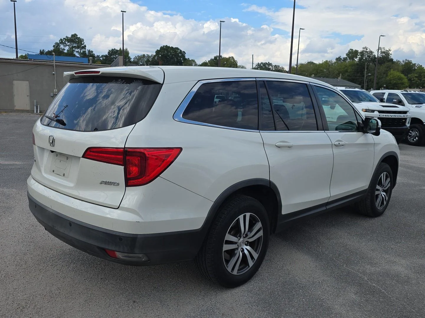 Used 2017 White Diamond Pearl Honda EX-L image 3