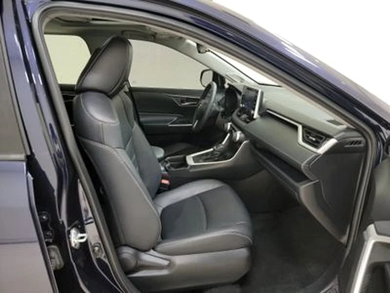 Used 2021 Blue Toyota XLE Premium image 8