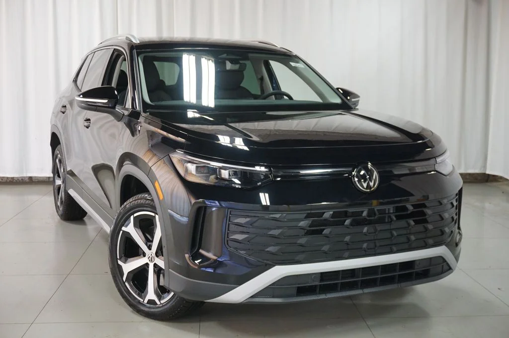 New 2026 Deep Black Volkswagen 2.0T SE image 4