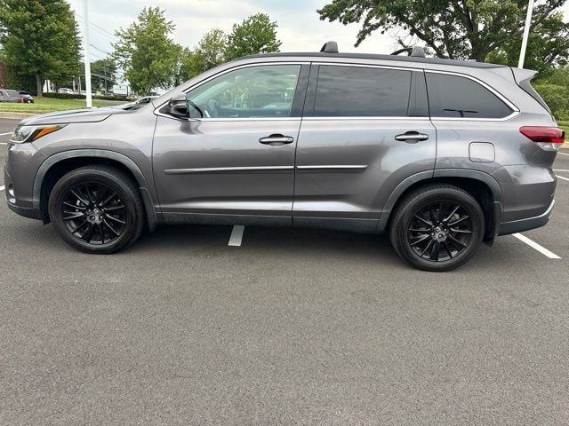Used 2019 Gray Toyota SE image 4