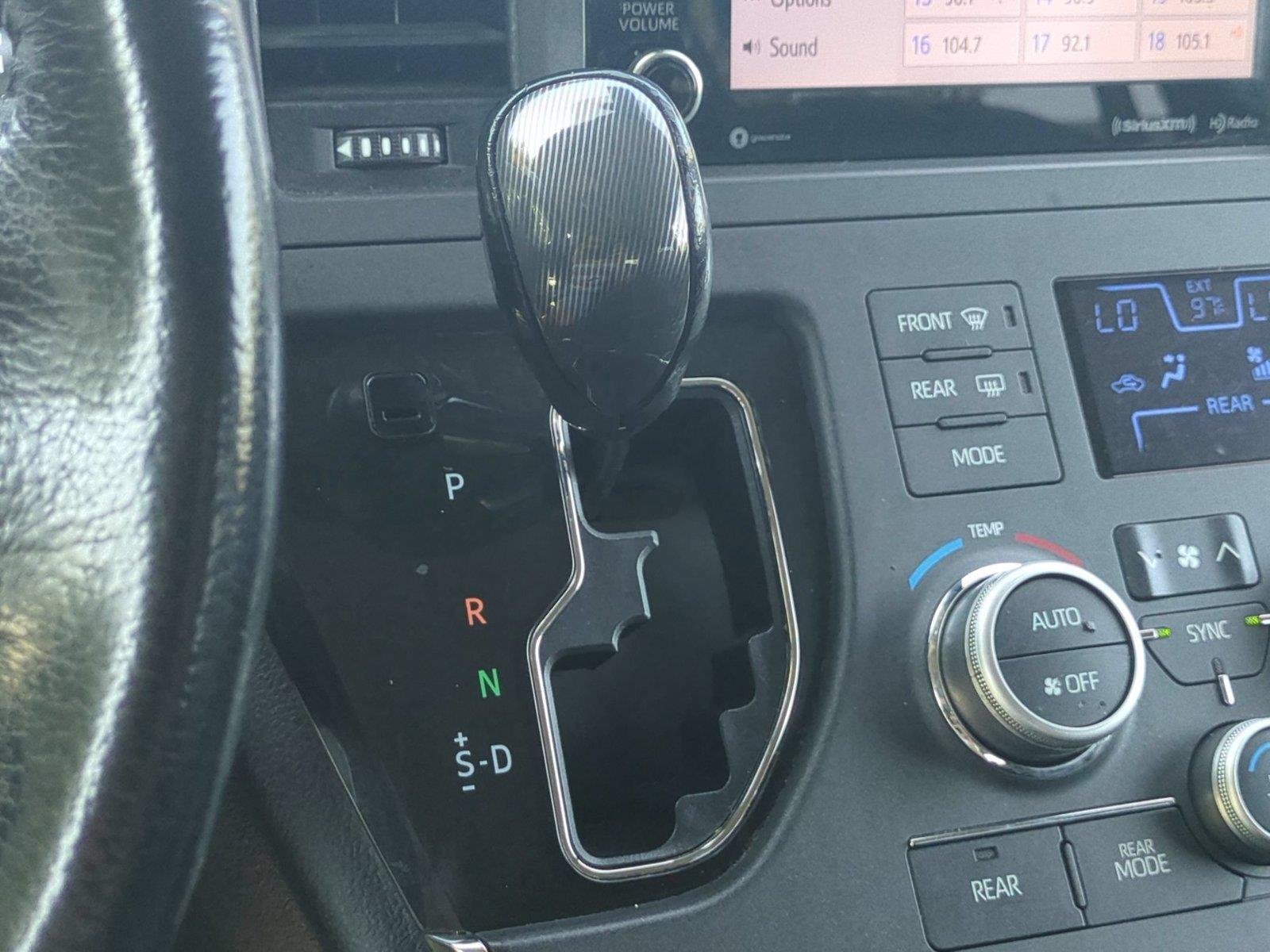 Used 2018  Toyota SE image 29