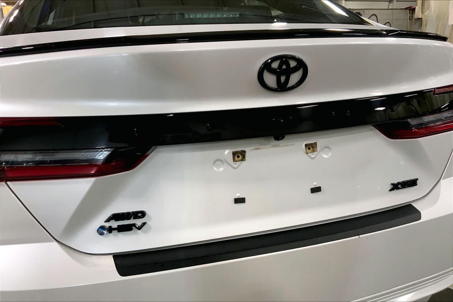 Used 2025 Wind Chill Pearl Toyota XSE image 31