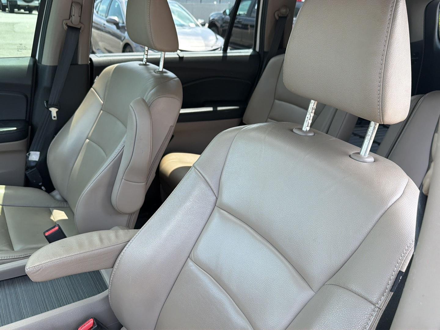 Used 2019 White Diamond Pearl Honda Touring w/Rear Captain
