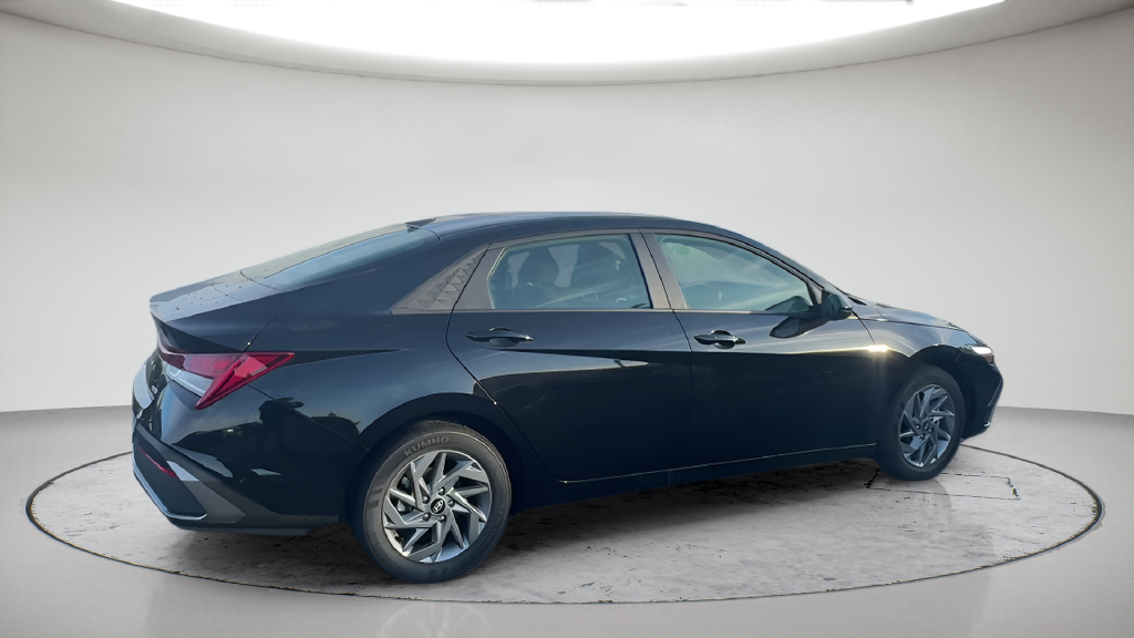 Used 2026 Black Hyundai Blue image 5