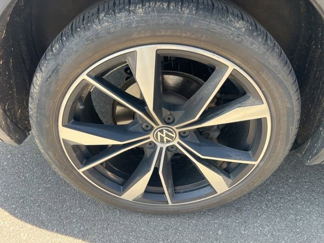 Certified Used 2024 Platinum Gray Metallic Volkswagen SEL R-Line image 4