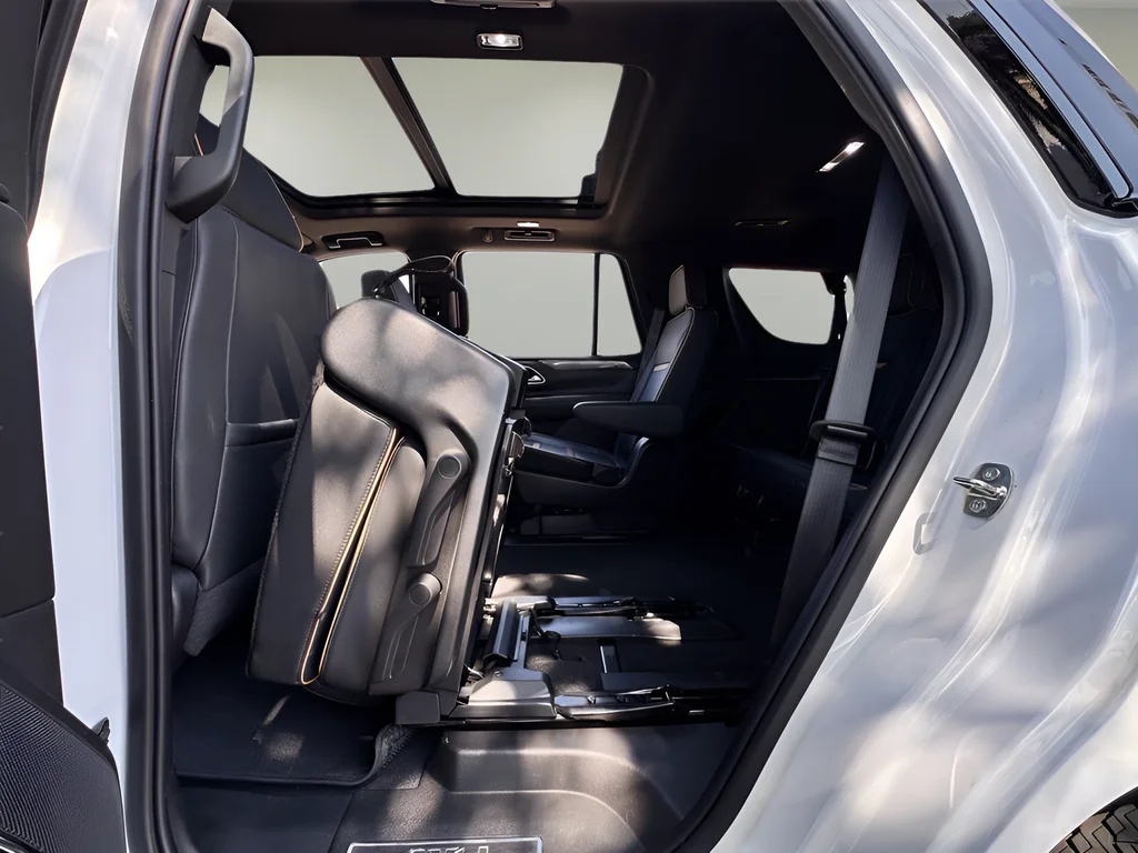 Used 2023 White GMC AT4 image 21
