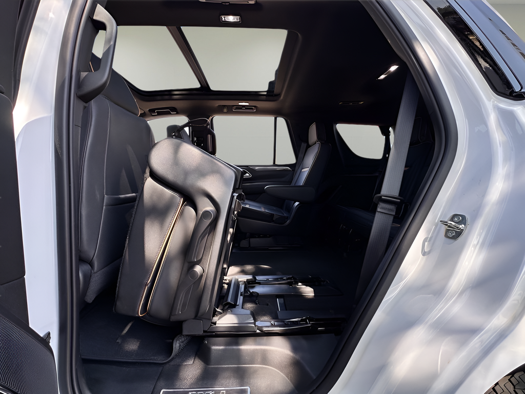 Used 2023 White GMC AT4 image 21