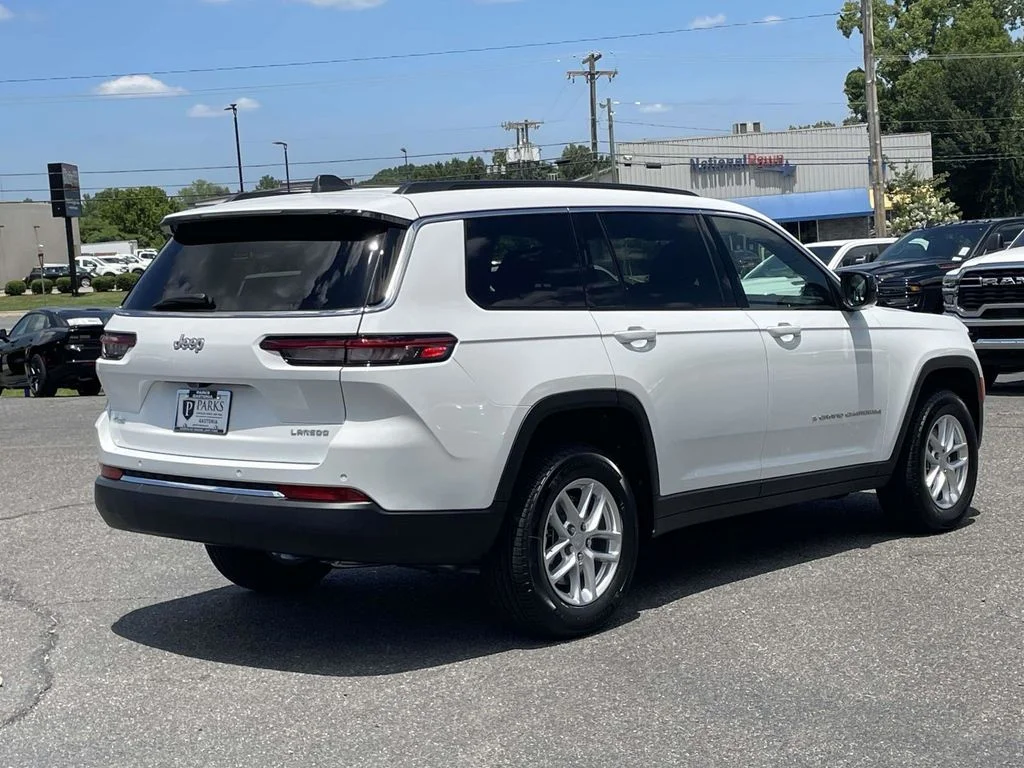 New 2026 Bright White Clear-Coat Exterior Paint Jeep Laredo image 8