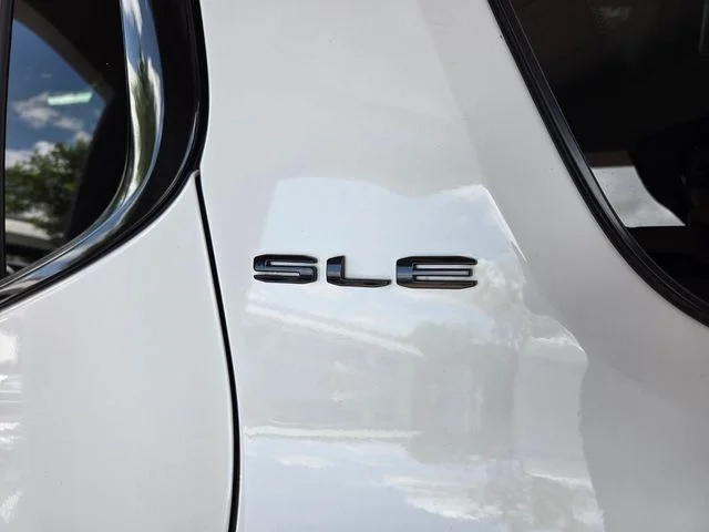 Used 2021 White GMC SLE image 10
