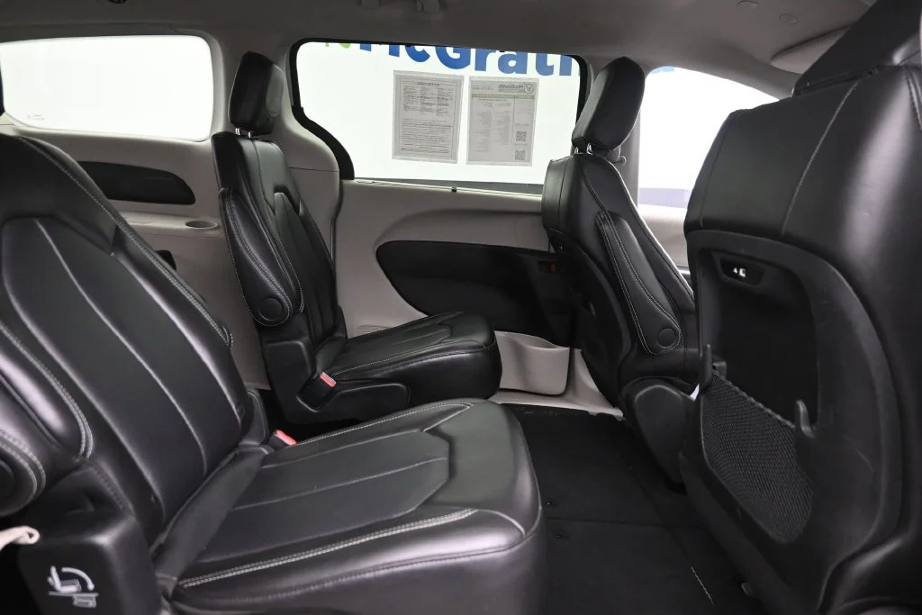 Used 2024 White Chrysler Touring L image 10
