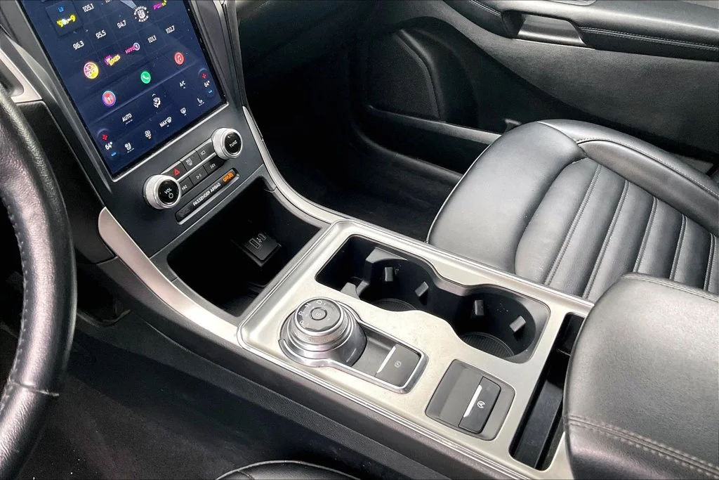 Used 2022 Gray Ford SEL image 17