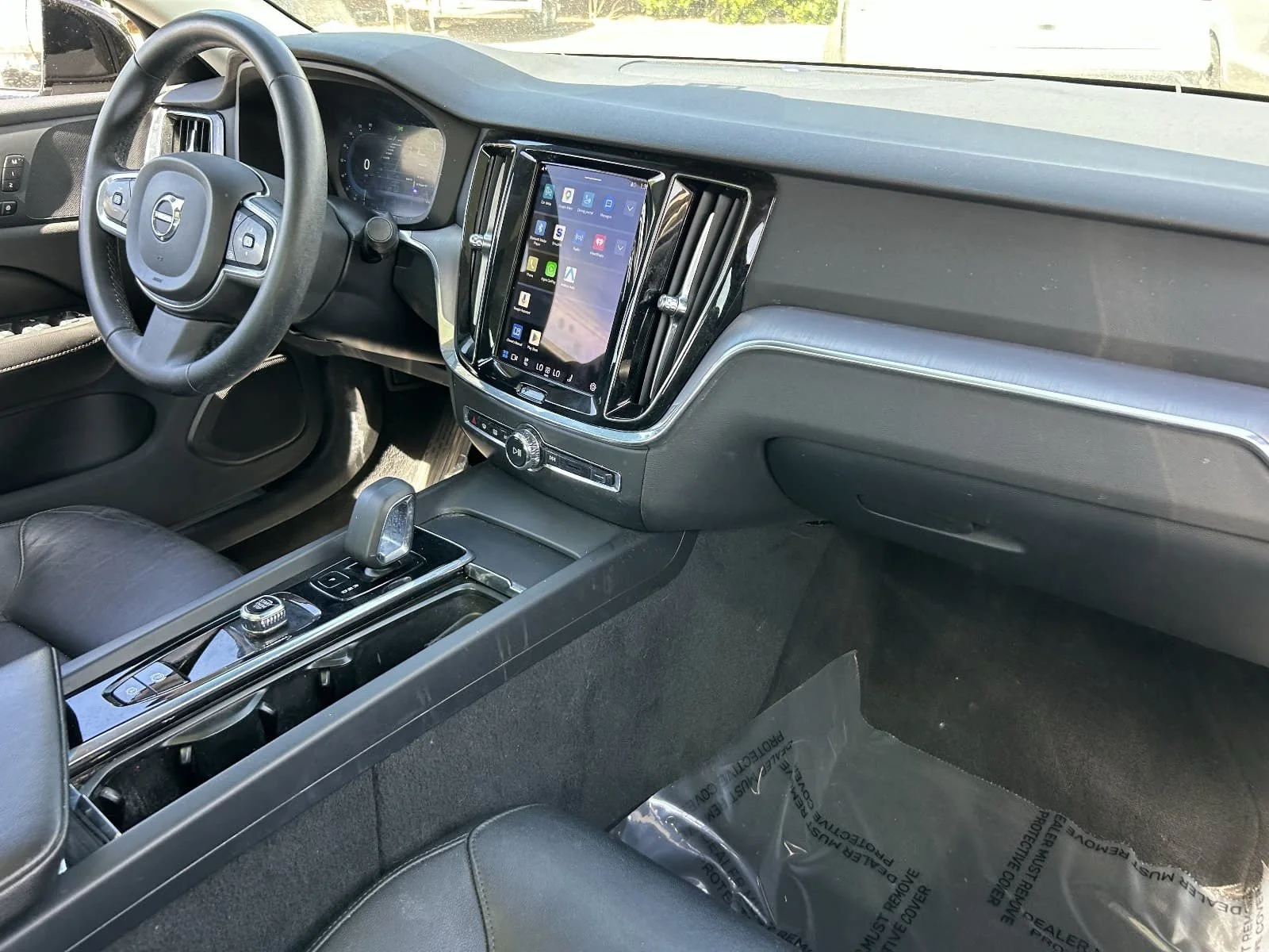 Used 2023 Platinum Grey Metallic Volvo Core Dark Theme image 17