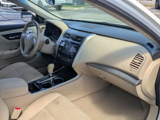 Used 2014 White Nissan 2.5 SV image 21