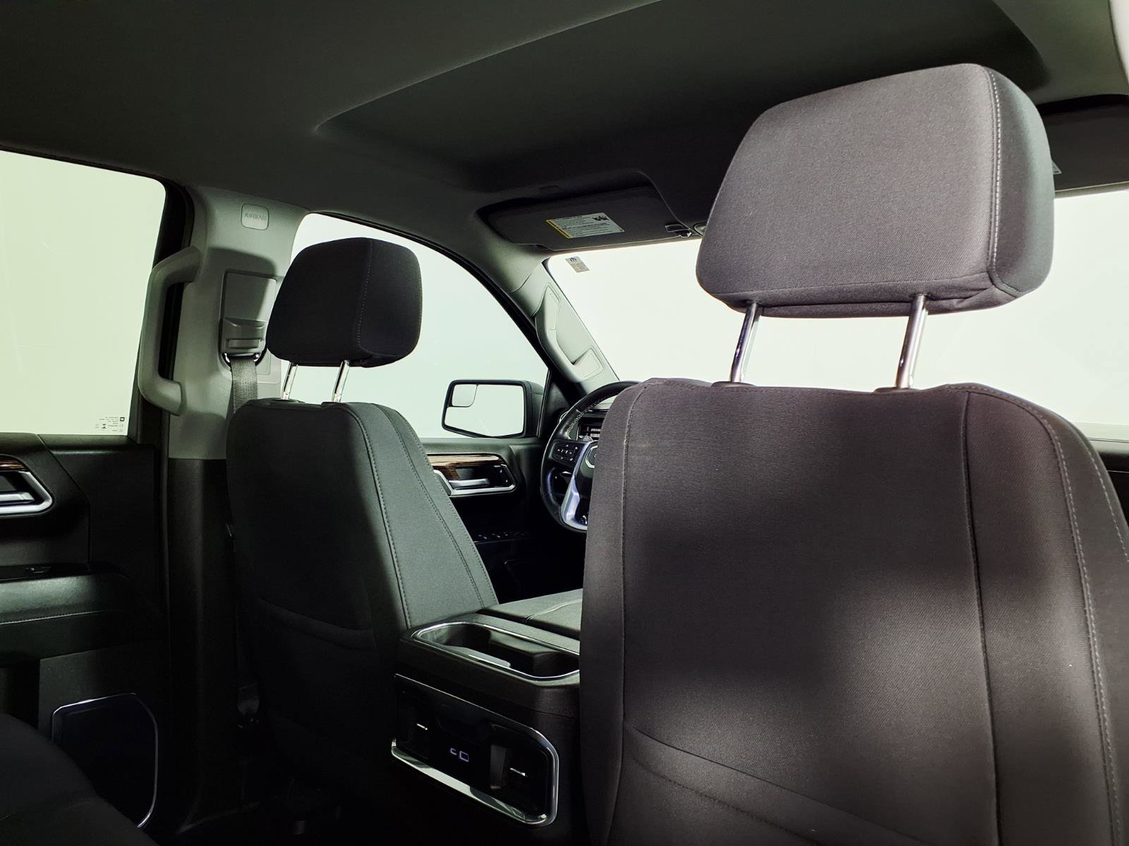 Used 2025 Summit White GMC Elevation image 11