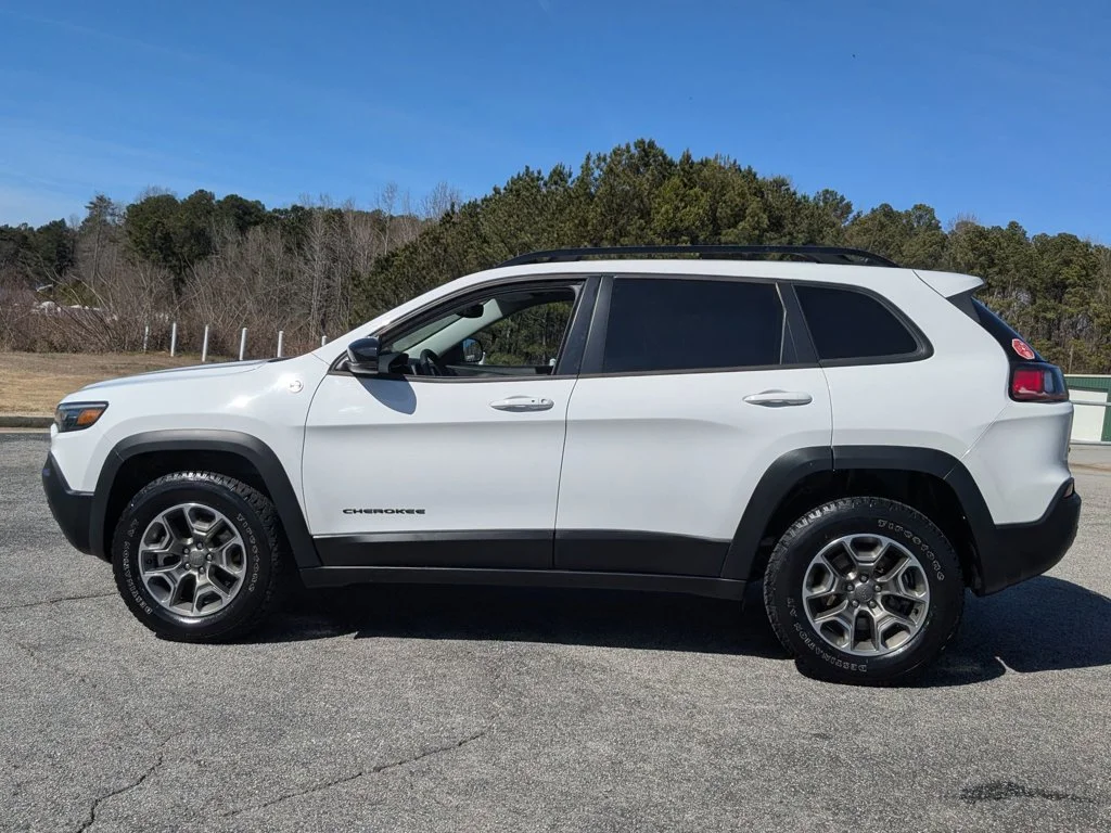 Used 2022 Bright White Clearcoat Jeep Trailhawk image 8