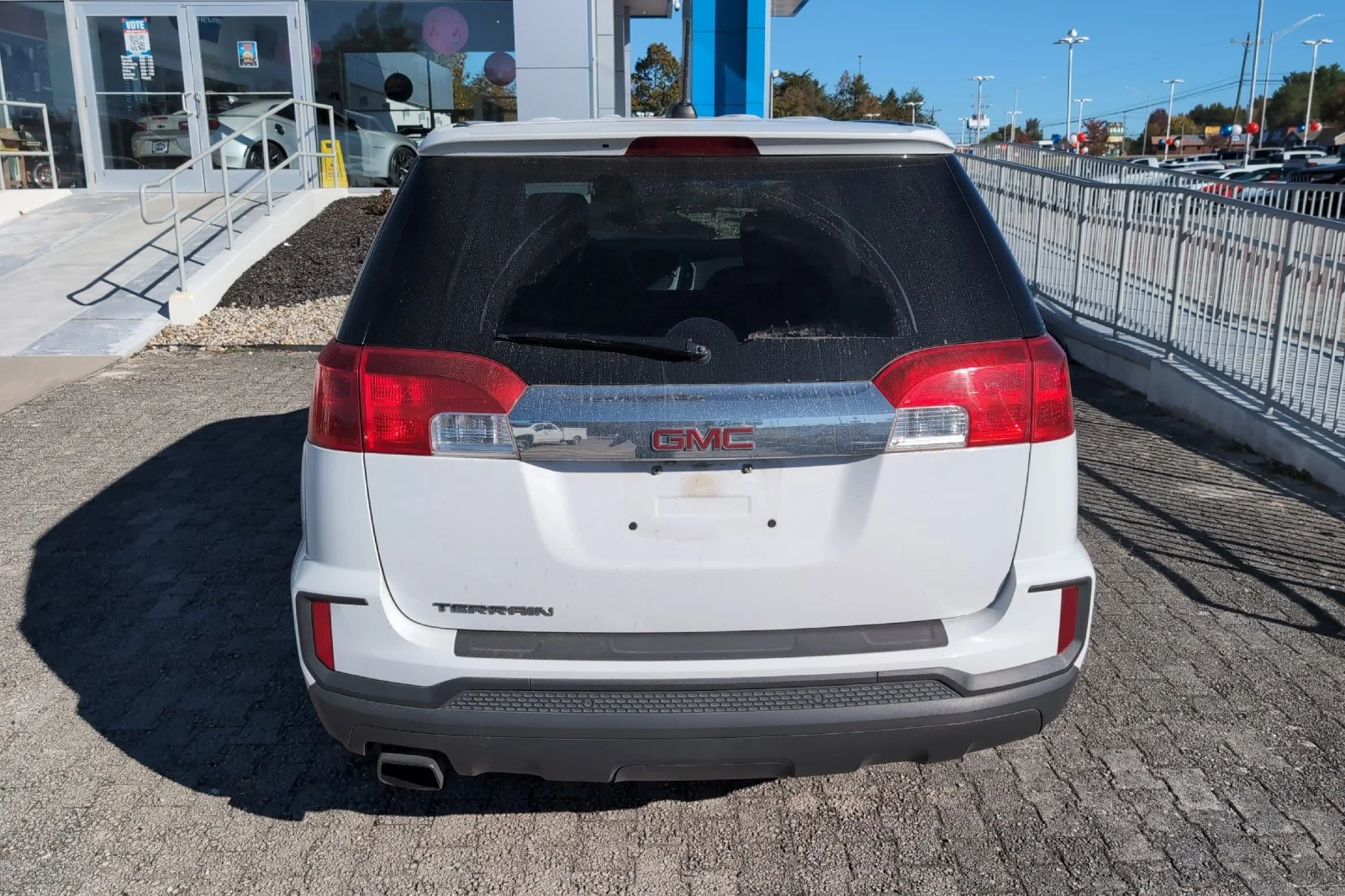 Used 2017 SUMMIT WHITE GMC SLE image 6